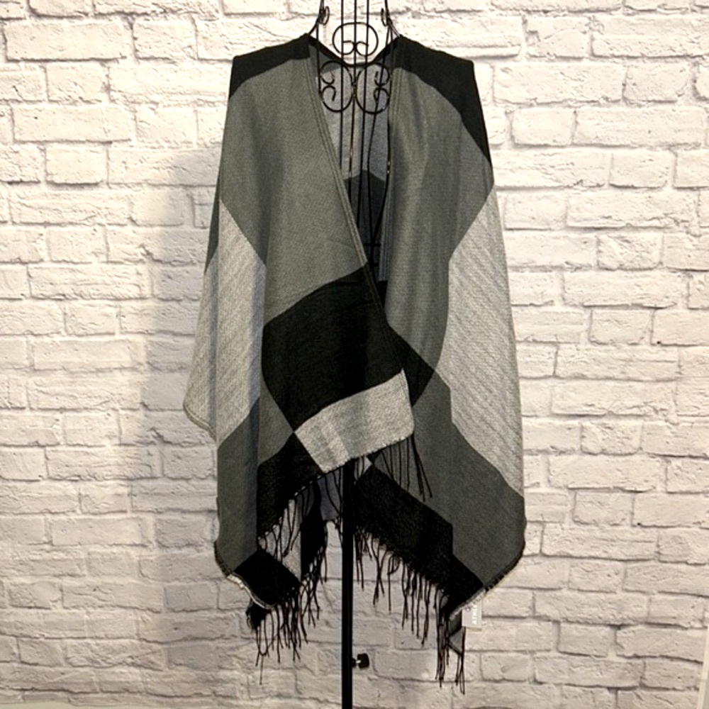 Athleta Ruana charcoal gray black color block fringe wrap - Picture 6 of 6